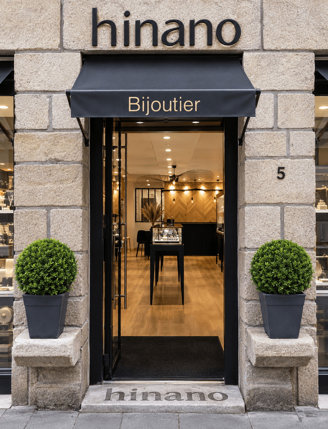 Façade de la bijouterie HINANO à Paimpol : devanture en pierre de taille, enseigne « hinano », store noir « Bijoutier » et porte ouverte sur la boutique.